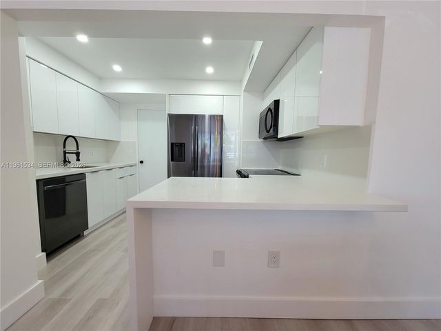 3505 S Ocean Drive 218, Hollywood, FL 33019