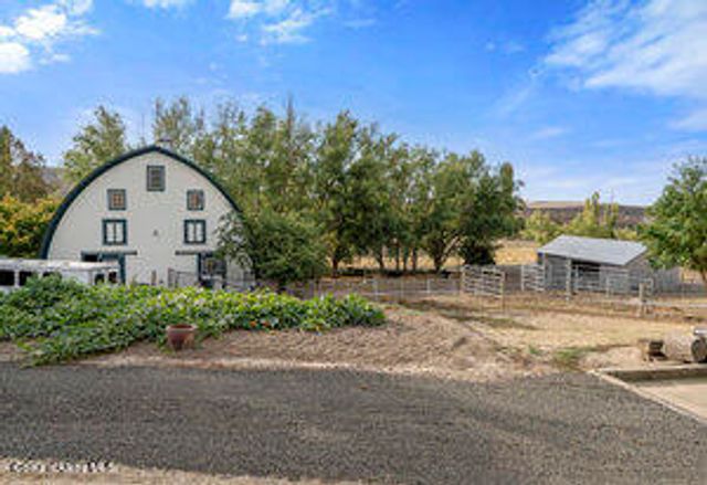 3351 W Lone Pine Rd, Tekoa, WA 99033