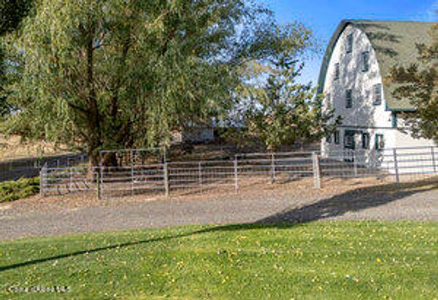 3351 W Lone Pine Rd, Tekoa, WA 99033