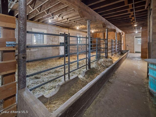 3351 W Lone Pine Rd, Tekoa, WA 99033