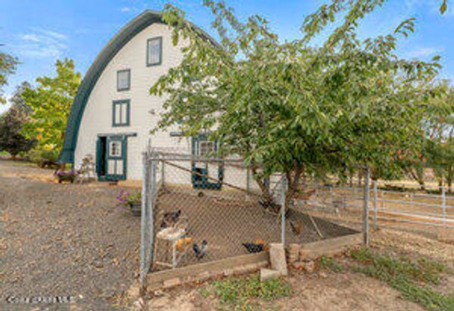 3351 W Lone Pine Rd, Tekoa, WA 99033