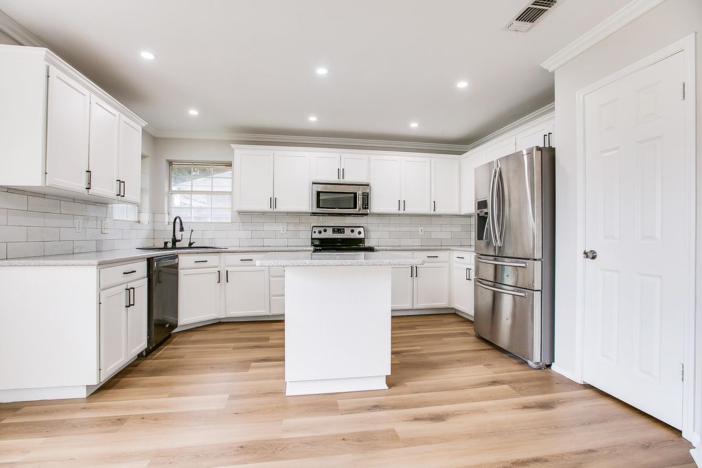 Image 13 of property listing at 3587 Shadyhill Drive, San Angelo, TX 76904