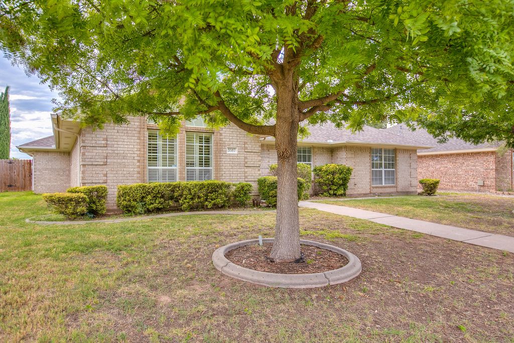 Image 4 of property listing at 3587 Shadyhill Drive, San Angelo, TX 76904