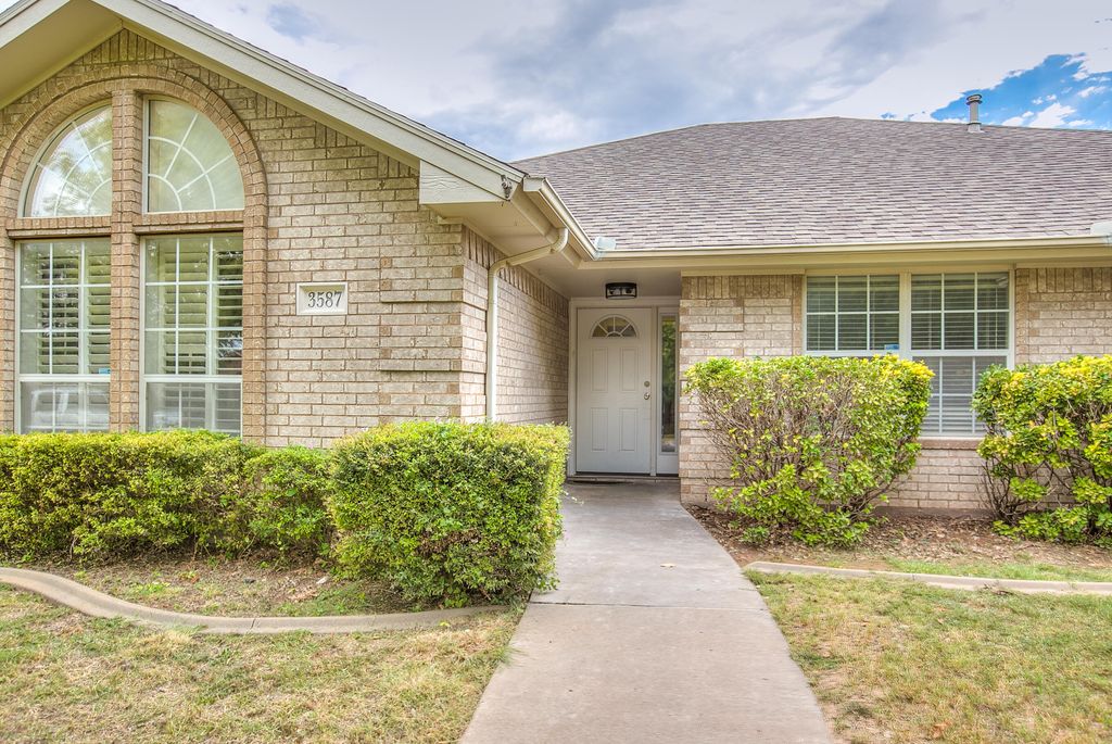 Image 5 of property listing at 3587 Shadyhill Drive, San Angelo, TX 76904