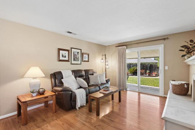 4718 Brookfield Dr, Sacramento, CA 95823