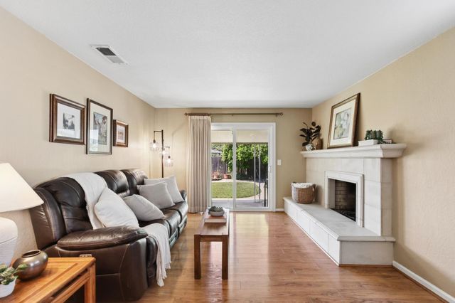 4718 Brookfield Dr, Sacramento, CA 95823
