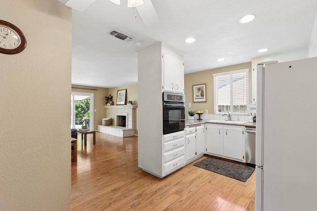 4718 Brookfield Dr, Sacramento, CA 95823