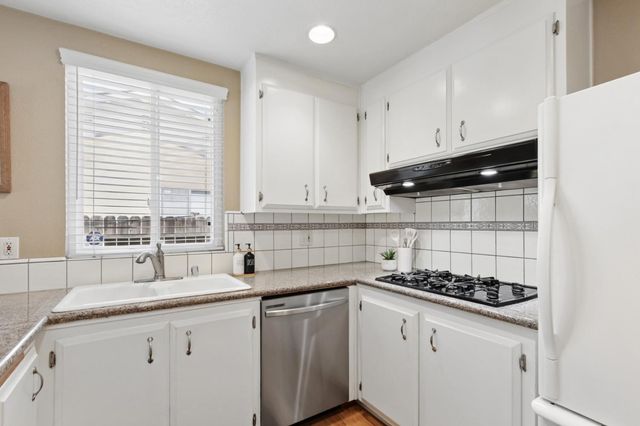 4718 Brookfield Dr, Sacramento, CA 95823