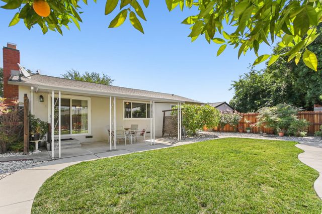 4718 Brookfield Dr, Sacramento, CA 95823