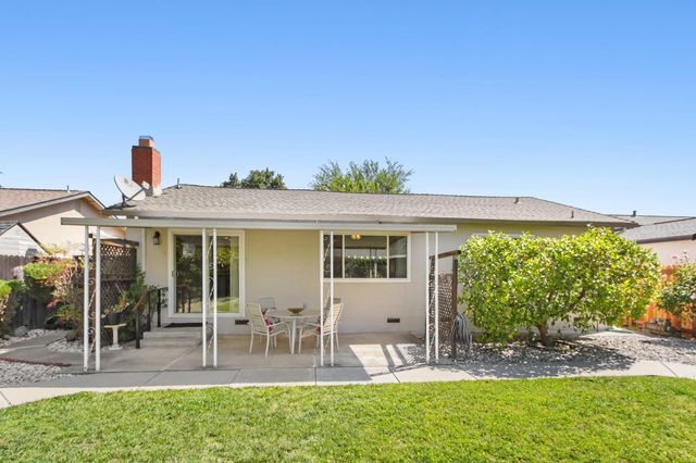 4718 Brookfield Dr, Sacramento, CA 95823