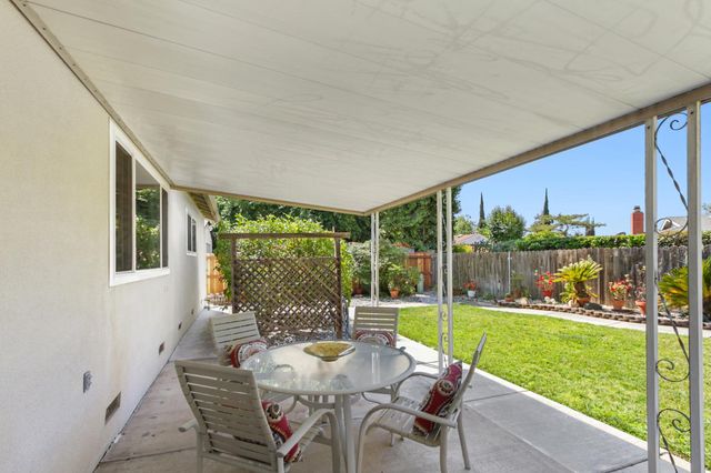 4718 Brookfield Dr, Sacramento, CA 95823
