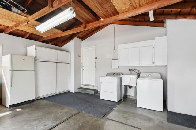 4718 Brookfield Dr, Sacramento, CA 95823