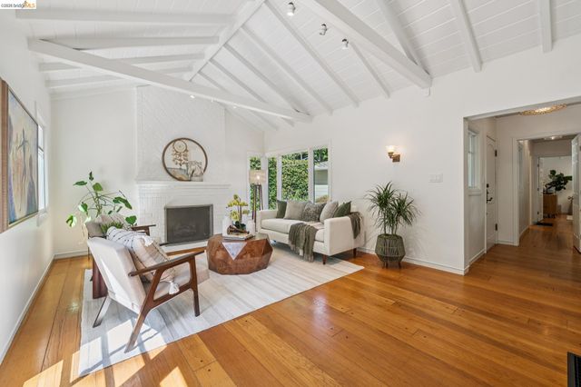 6309 Pinehaven Rd, Oakland, CA 94611