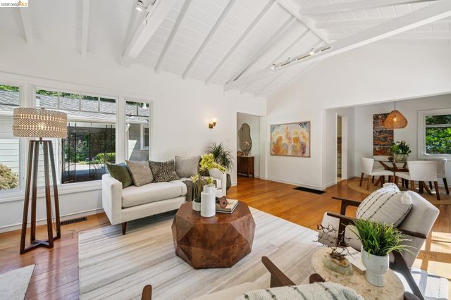 6309 Pinehaven Rd, Oakland, CA 94611