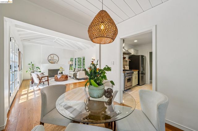 6309 Pinehaven Rd, Oakland, CA 94611