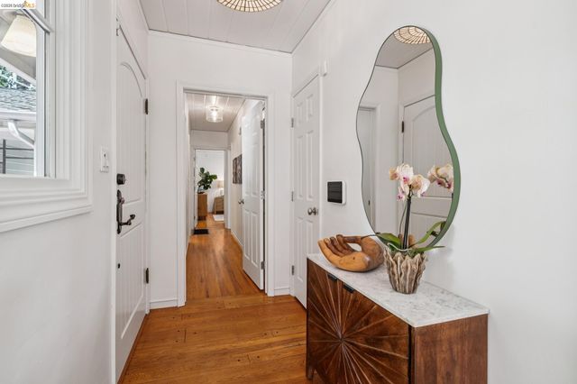 6309 Pinehaven Rd, Oakland, CA 94611