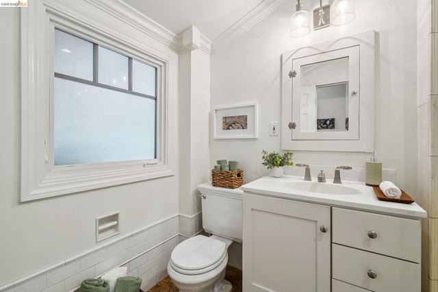 6309 Pinehaven Rd, Oakland, CA 94611