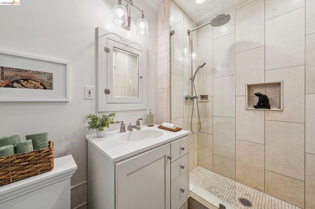 6309 Pinehaven Rd, Oakland, CA 94611