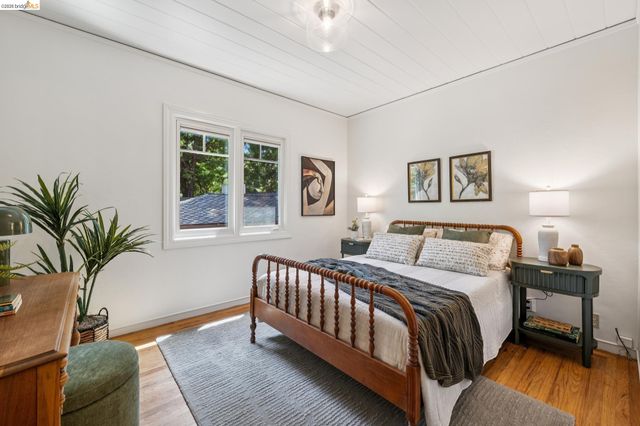 6309 Pinehaven Rd, Oakland, CA 94611