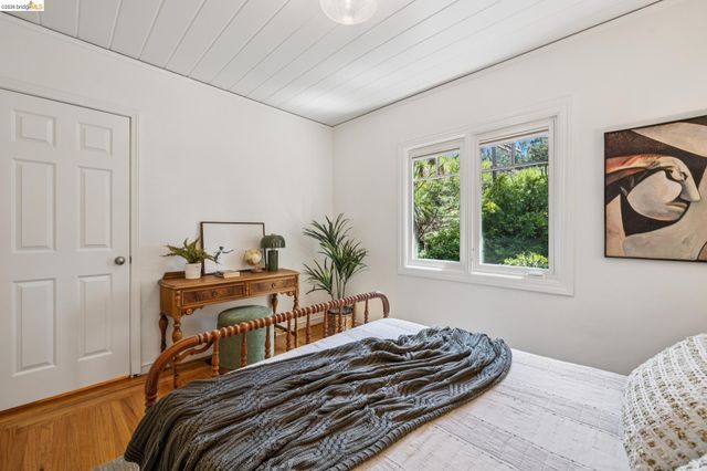 6309 Pinehaven Rd, Oakland, CA 94611