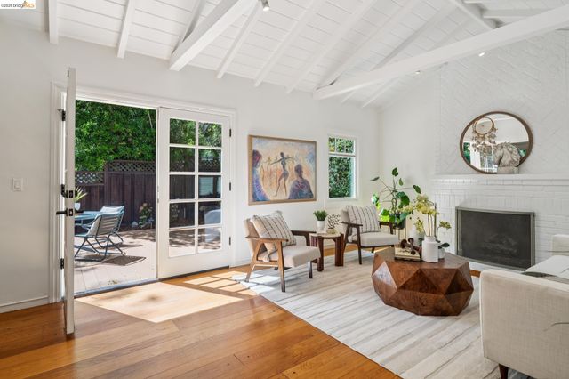 6309 Pinehaven Rd, Oakland, CA 94611