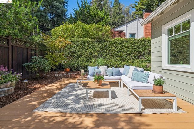 6309 Pinehaven Rd, Oakland, CA 94611