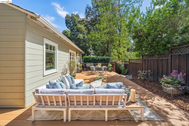 6309 Pinehaven Rd, Oakland, CA 94611