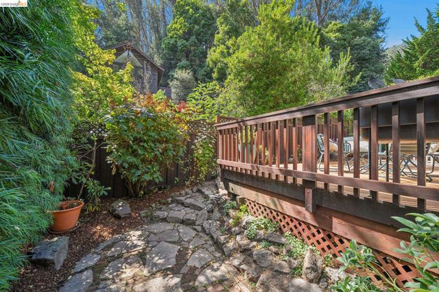 6309 Pinehaven Rd, Oakland, CA 94611