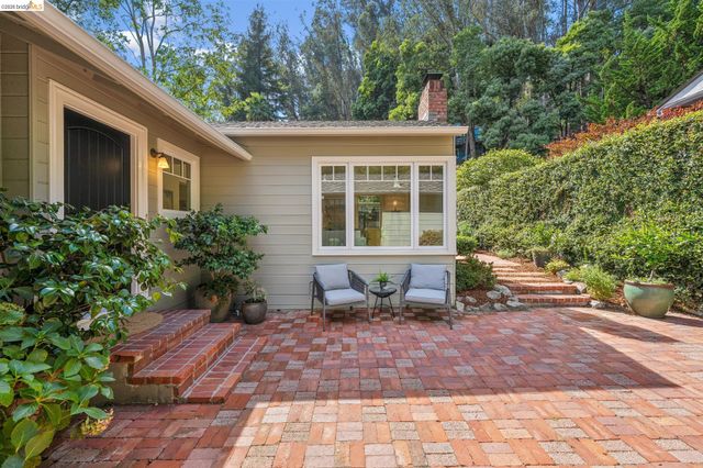 6309 Pinehaven Rd, Oakland, CA 94611