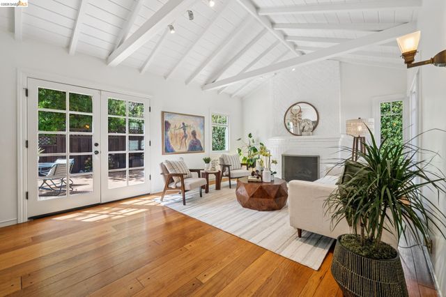 6309 Pinehaven Rd, Oakland, CA 94611