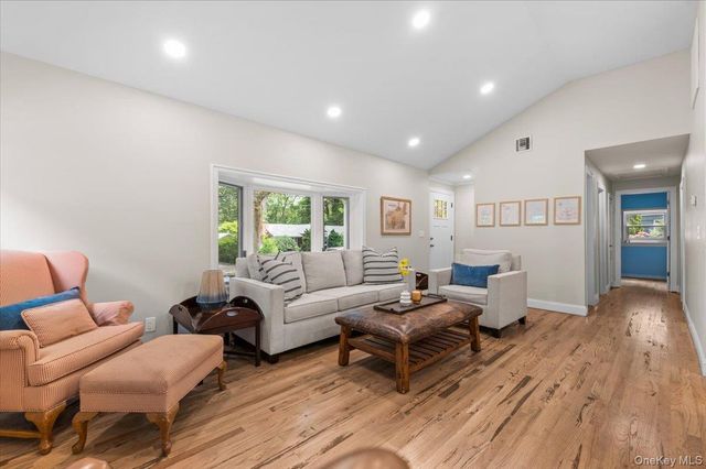 8 Walnut Place, Huntington, NY 11743