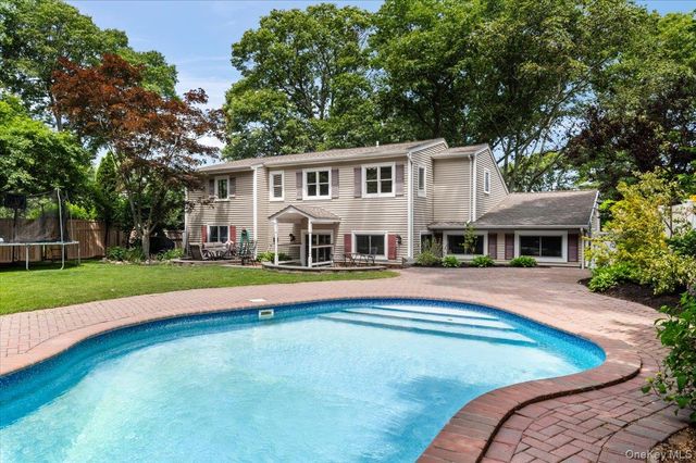 8 Walnut Place, Huntington, NY 11743