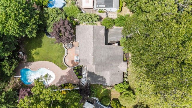 8 Walnut Place, Huntington, NY 11743