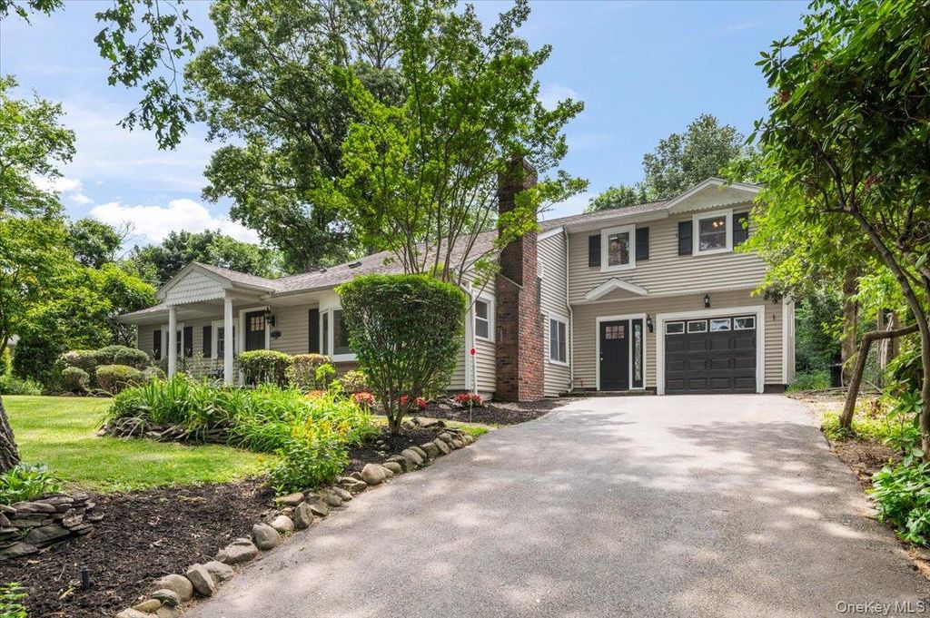 8 Walnut Place, Huntington, NY 11743