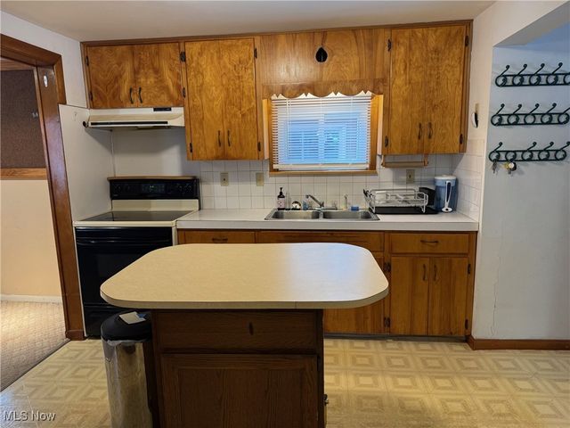 2160 Ingersoll Drive, Akron, OH 44320