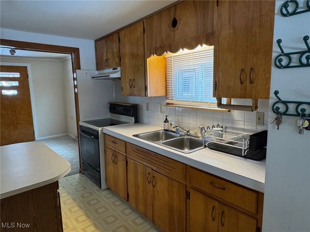 2160 Ingersoll Drive, Akron, OH 44320