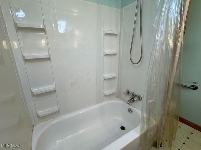 2160 Ingersoll Drive, Akron, OH 44320