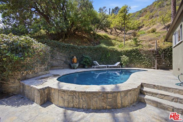 2065 Outpost Drive, Los Angeles, CA 90068