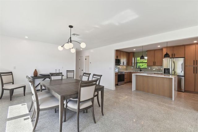 301 AURORA STREET E, Venice, FL 34285