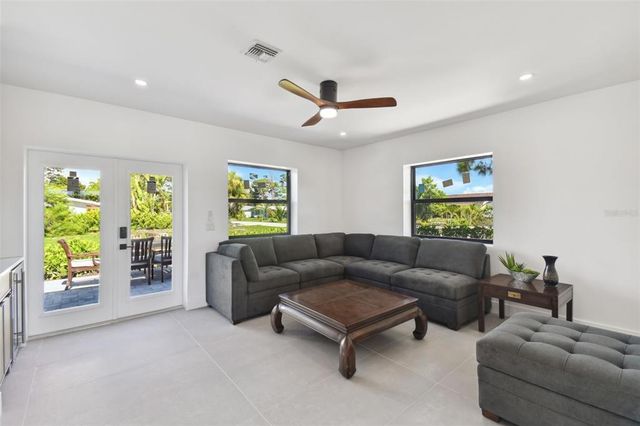 301 AURORA STREET E, Venice, FL 34285