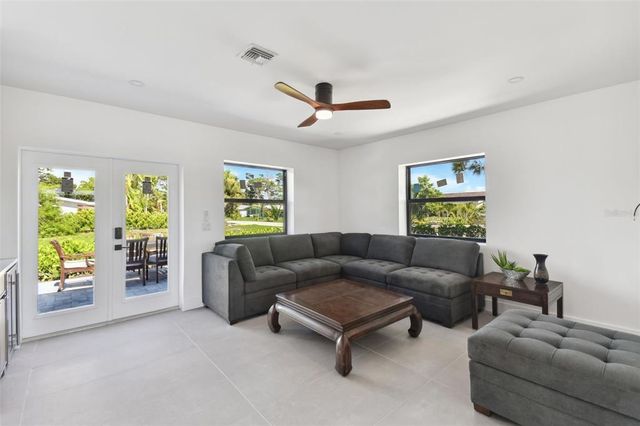 301 AURORA STREET E, Venice, FL 34285