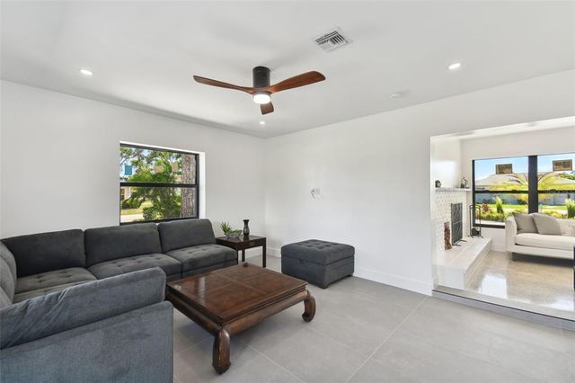 301 AURORA STREET E, Venice, FL 34285