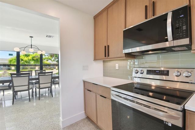 301 AURORA STREET E, Venice, FL 34285