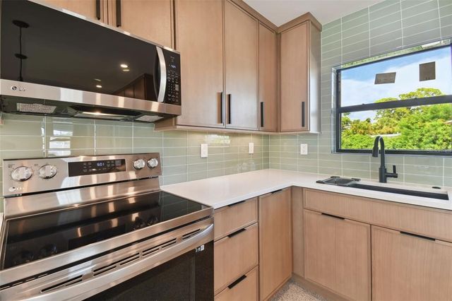 301 AURORA STREET E, Venice, FL 34285