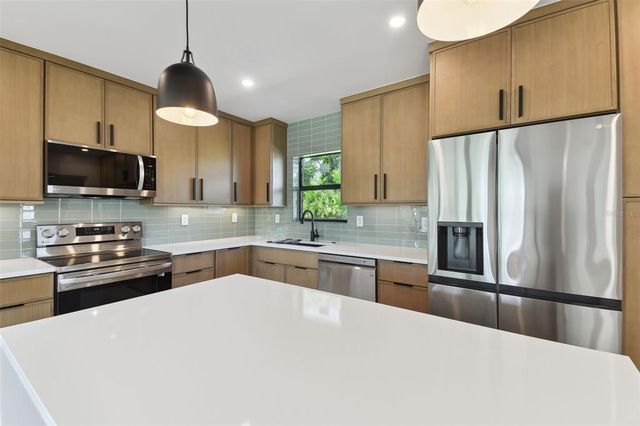 301 AURORA STREET E, Venice, FL 34285