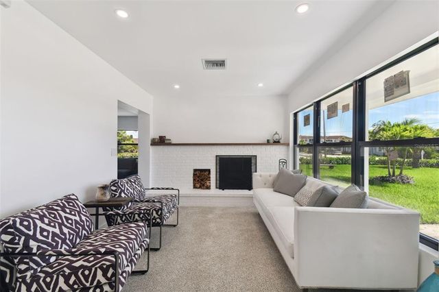 301 AURORA STREET E, Venice, FL 34285
