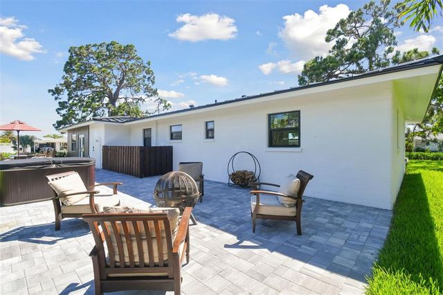 301 AURORA STREET E, Venice, FL 34285