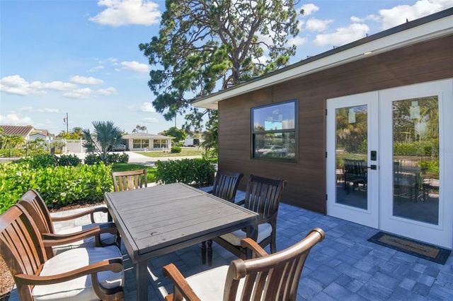 301 AURORA STREET E, Venice, FL 34285