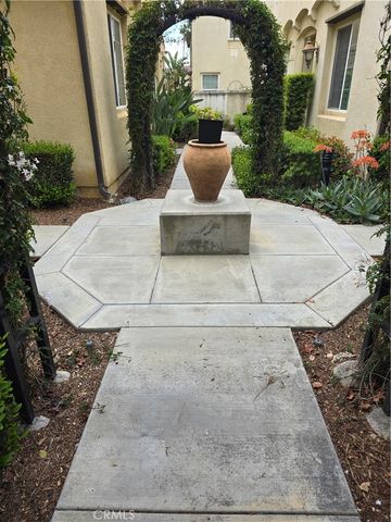 230 W Sparkleberry Avenue, Orange, CA 92865