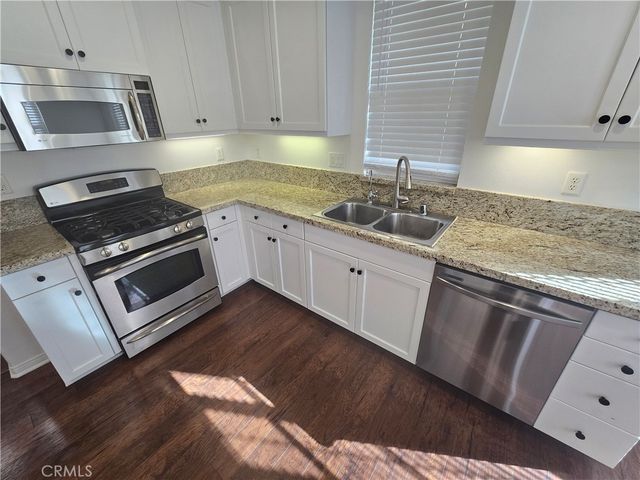 230 W Sparkleberry Avenue, Orange, CA 92865